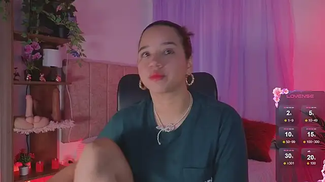 Snapshot of emilyrouxe chatting on November 2025 03:23:01 PM emilyrouxe online show from November 2025 03:23:01 PM