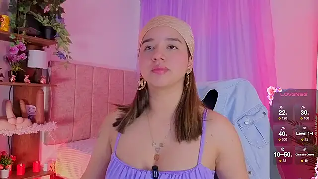 Snapshot of emilyrouxe chatting on November 2025 03:33:02 PM emilyrouxe online show from November 2025 03:33:02 PM