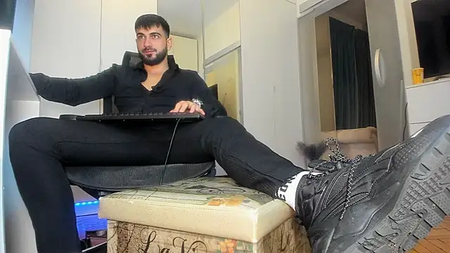 Snapshot of welcometo_hell chatting on October 2025 10:57:01 AM welcometo hell online show from October 2025 10:57:01 AM