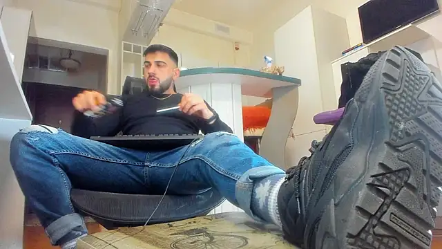 Snapshot of welcometo_hell chatting on November 2025 08:19:02 PM welcometo hell online show from November 2025 08:19:02 PM