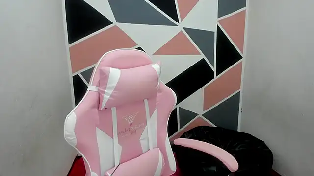 Snapshot of Carol_Pinter chatting on November 2025 11:05:01 PM Carol Pinter online show from November 2025 11:05:01 PM