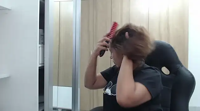 Snapshot of RoxanaLove9 chatting on January 2025 08:27:01 PM RoxanaLove9 online show from January 2025 08:27:01 PM