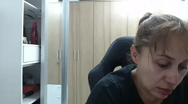 Snapshot of RoxanaLove9 chatting on January 2025 01:27:01 AM RoxanaLove9 online show from January 2025 01:27:01 AM