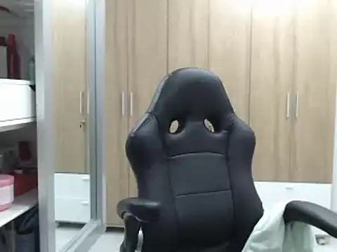 Snapshot of RoxanaLove9 chatting on February 2025 12:11:01 AM RoxanaLove9 online show from February 2025 12:11:01 AM