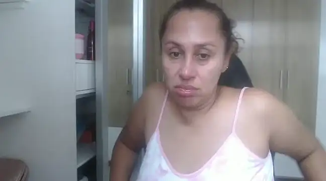 Snapshot of RoxanaLove9 chatting on February 2025 09:14:01 PM RoxanaLove9 online show from February 2025 09:14:01 PM