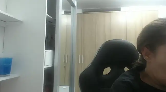 Snapshot of RoxanaLove9 chatting on February 2025 01:48:02 AM RoxanaLove9 online show from February 2025 01:48:02 AM