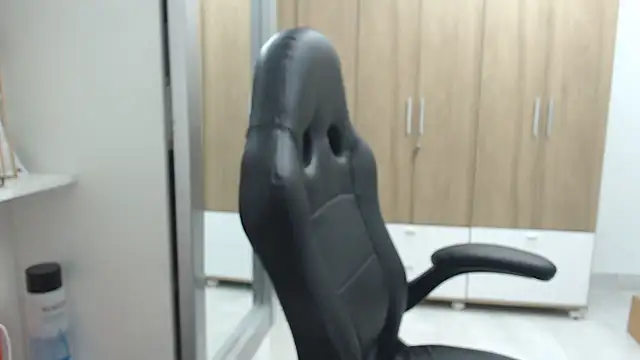 Snapshot of RoxanaLove9 chatting on March 2025 11:20:01 PM RoxanaLove9 online show from March 2025 11:20:01 PM