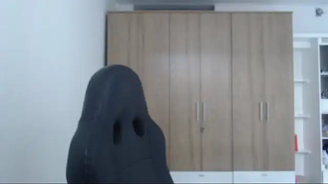 Snapshot of RoxanaLove9 chatting on September 2025 06:29:02 PM RoxanaLove9 online show from September 2025 06:29:02 PM