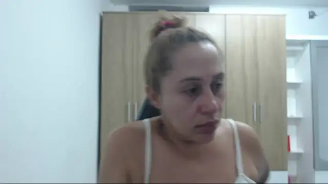 Snapshot of RoxanaLove9 chatting on September 2025 10:21:02 PM RoxanaLove9 online show from September 2025 10:21:02 PM