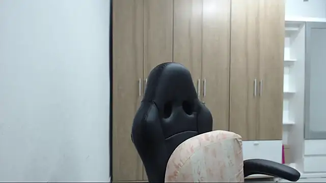 RoxanaLove9 online show from November 2025 01:28:01 AM