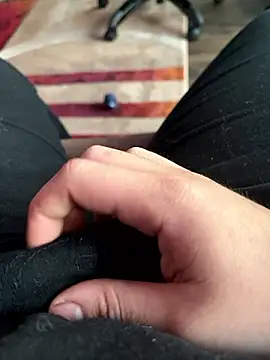 Snapshot of themasteer69 chatting on December 2024 08:06:02 PM themasteer69 online show from December 2024 08:06:02 PM