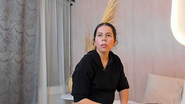 Snapshot of Lucianaferro_ chatting on September 2025 07:56:02 AM Lucianaferro online show from September 2025 07:56:02 AM