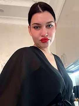 KikiWatson online show from November 2025 09:01:01 AM