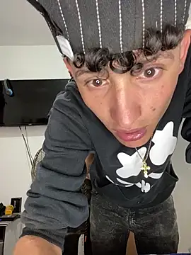 Snapshot of LatinBoysxxx chatting on January 2025 06:53:02 PM LatinBoysxxx online show from January 2025 06:53:02 PM