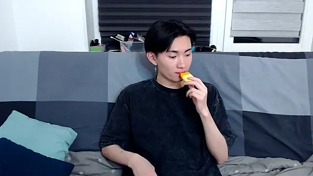 Snapshot of Miram_Yu chatting on January 2025 09:51:02 PM Miram Yu online show from January 2025 09:51:02 PM