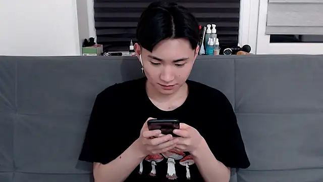 Snapshot of Miram_Yu chatting on February 2025 12:49:01 AM Miram Yu online show from February 2025 12:49:01 AM