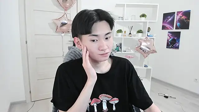 Snapshot of Miram_Yu chatting on February 2025 09:15:01 PM Miram Yu online show from February 2025 09:15:01 PM