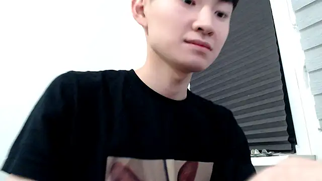 Snapshot of Miram_Yu chatting on October 2025 06:03:01 PM Miram Yu online show from October 2025 06:03:01 PM