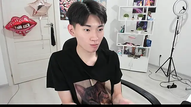 Snapshot of Miram_Yu chatting on October 2025 09:23:02 PM Miram Yu online show from October 2025 09:23:02 PM