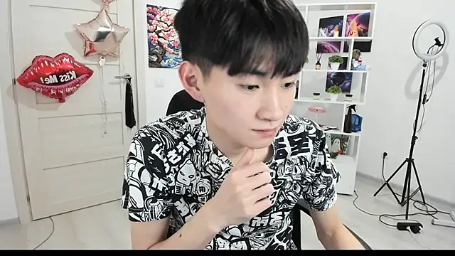 Snapshot of Miram_Yu chatting on October 2025 08:40:01 PM Miram Yu online show from October 2025 08:40:01 PM