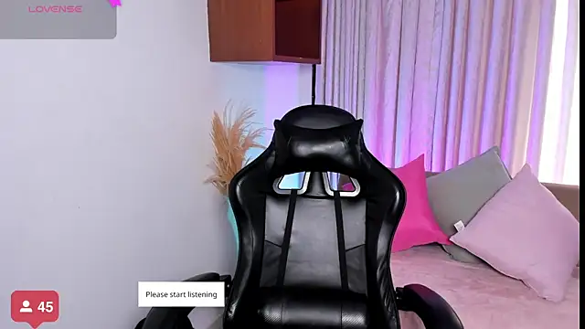 Snapshot of HannaRhodes chatting on November 2025 02:17:01 PM HannaRhodes online show from November 2025 02:17:01 PM