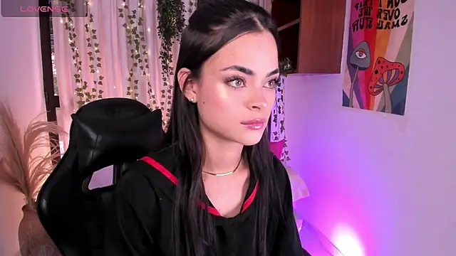 Snapshot of HannaRhodes chatting on December 2025 04:14:02 PM HannaRhodes online show from December 2025 04:14:02 PM