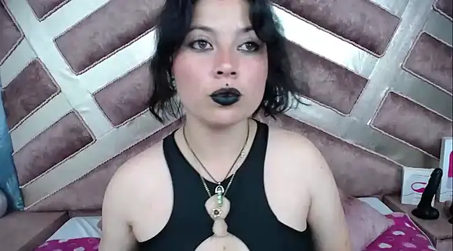 Snapshot of LatentFantasy chatting on December 2024 06:28:01 PM LatentFantasy online show from December 2024 06:28:01 PM