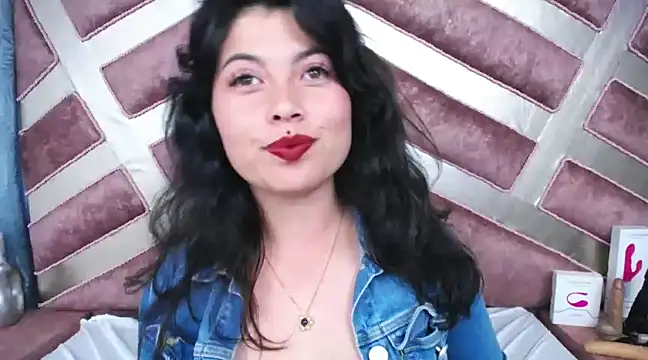 Snapshot of LatentFantasy chatting on December 2024 09:29:02 PM LatentFantasy online show from December 2024 09:29:02 PM