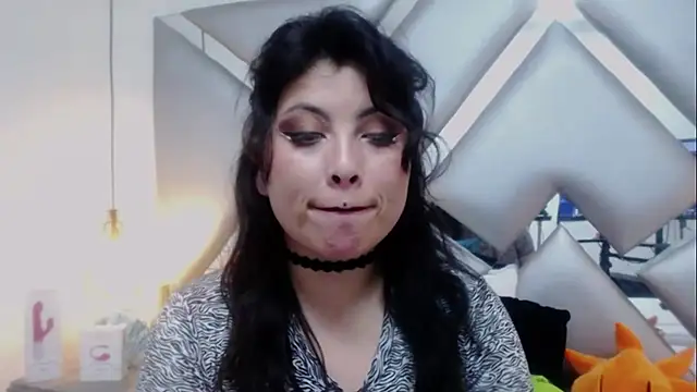 Snapshot of LatentFantasy chatting on January 2025 06:56:01 PM LatentFantasy online show from January 2025 06:56:01 PM