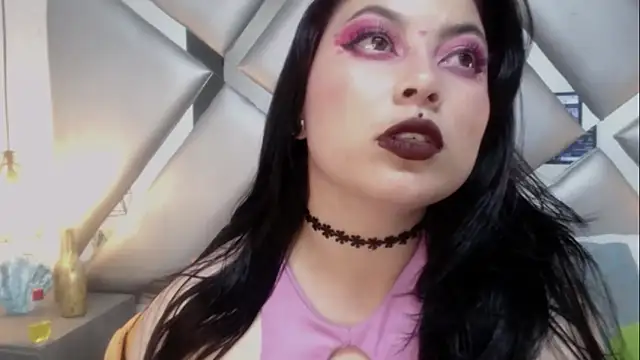 Snapshot of LatentFantasy chatting on January 2025 09:37:01 PM LatentFantasy online show from January 2025 09:37:01 PM