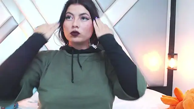 Snapshot of LatentFantasy chatting on February 2025 12:51:02 AM LatentFantasy online show from February 2025 12:51:02 AM