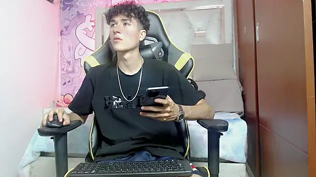 johnny cagee online show from October 2025 04:53:02 AM