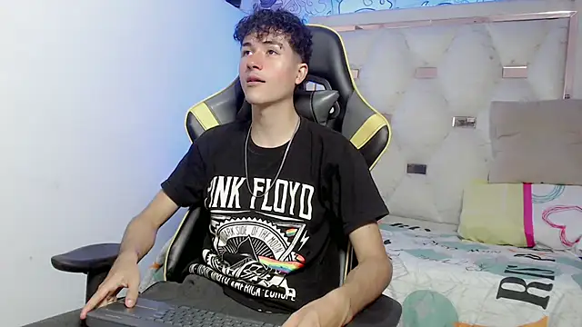 johnny cagee online show from November 2025 04:00:01 AM