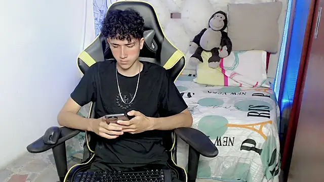 johnny cagee online show from November 2025 03:39:01 AM