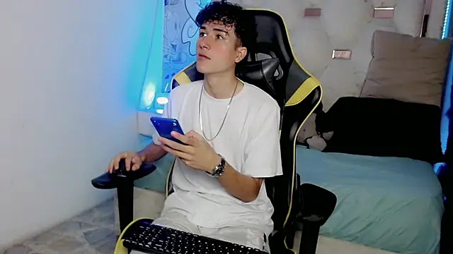 johnny cagee online show from December 2025 03:56:02 AM