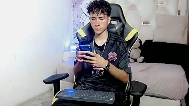 johnny cagee online show from January 2026 04:15:01 AM