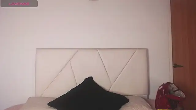 julz 03 online show from November 2025 11:47:01 PM