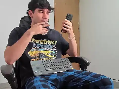 leo030809 online show from April 2026 12:31:01 AM