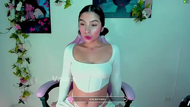 Snapshot of vaura_ chatting on March 2025 01:45:02 AM vaura online show from March 2025 01:45:02 AM