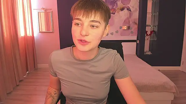 Snapshot of EmiliaYours chatting on October 2025 01:30:01 PM EmiliaYours online show from October 2025 01:30:01 PM