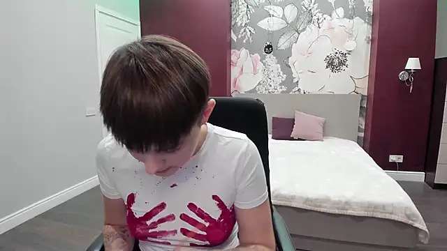 Snapshot of EmiliaYours chatting on October 2025 04:30:02 PM EmiliaYours online show from October 2025 04:30:02 PM