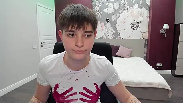 Snapshot of EmiliaYours chatting on November 2025 03:25:01 PM EmiliaYours online show from November 2025 03:25:01 PM