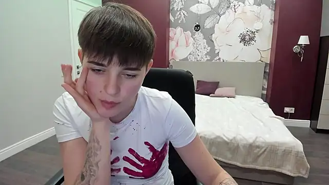 Snapshot of EmiliaYours chatting on November 2025 02:40:02 PM EmiliaYours online show from November 2025 02:40:02 PM