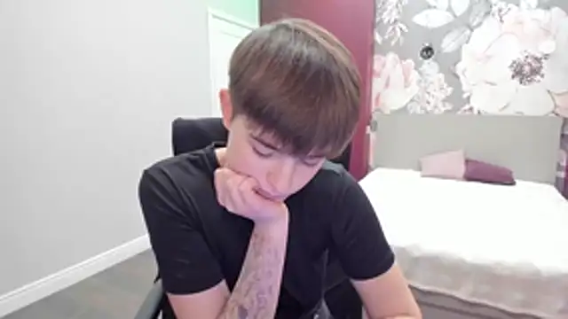 Snapshot of EmiliaYours chatting on November 2025 02:49:01 PM EmiliaYours online show from November 2025 02:49:01 PM