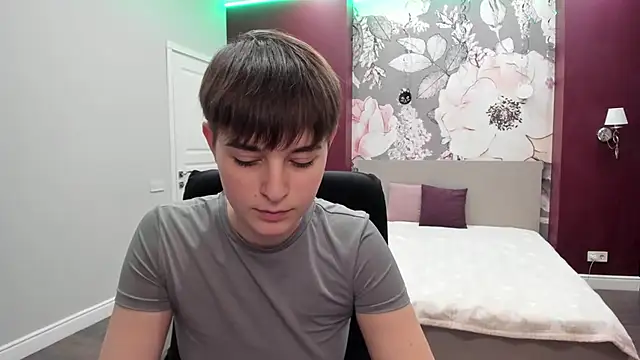 Snapshot of EmiliaYours chatting on November 2025 03:01:02 PM EmiliaYours online show from November 2025 03:01:02 PM