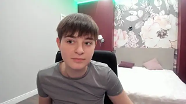 Snapshot of EmiliaYours chatting on November 2025 04:17:02 PM EmiliaYours online show from November 2025 04:17:02 PM