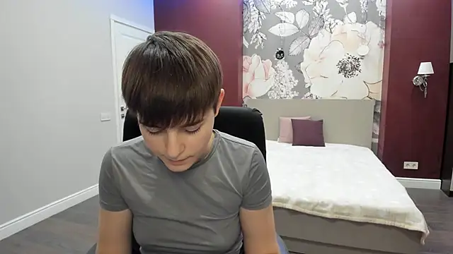 Snapshot of EmiliaYours chatting on November 2025 02:49:01 PM EmiliaYours online show from November 2025 02:49:01 PM