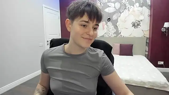 Snapshot of EmiliaYours chatting on November 2025 02:53:02 PM EmiliaYours online show from November 2025 02:53:02 PM