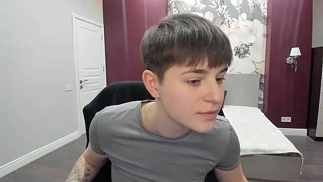 EmiliaYours online show from January 2026 03:37:02 PM