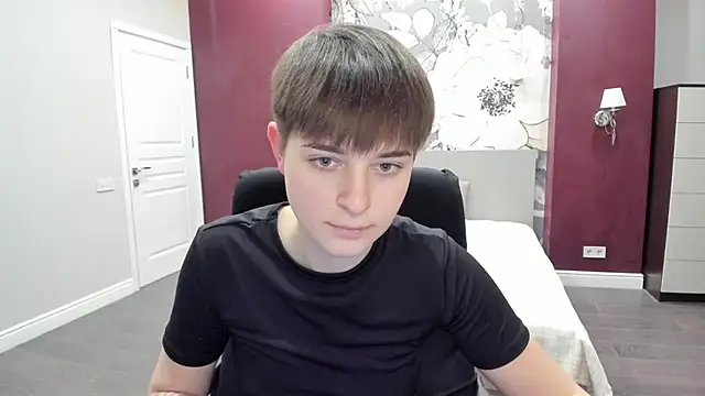 EmiliaYours online show from January 2026 03:50:01 PM